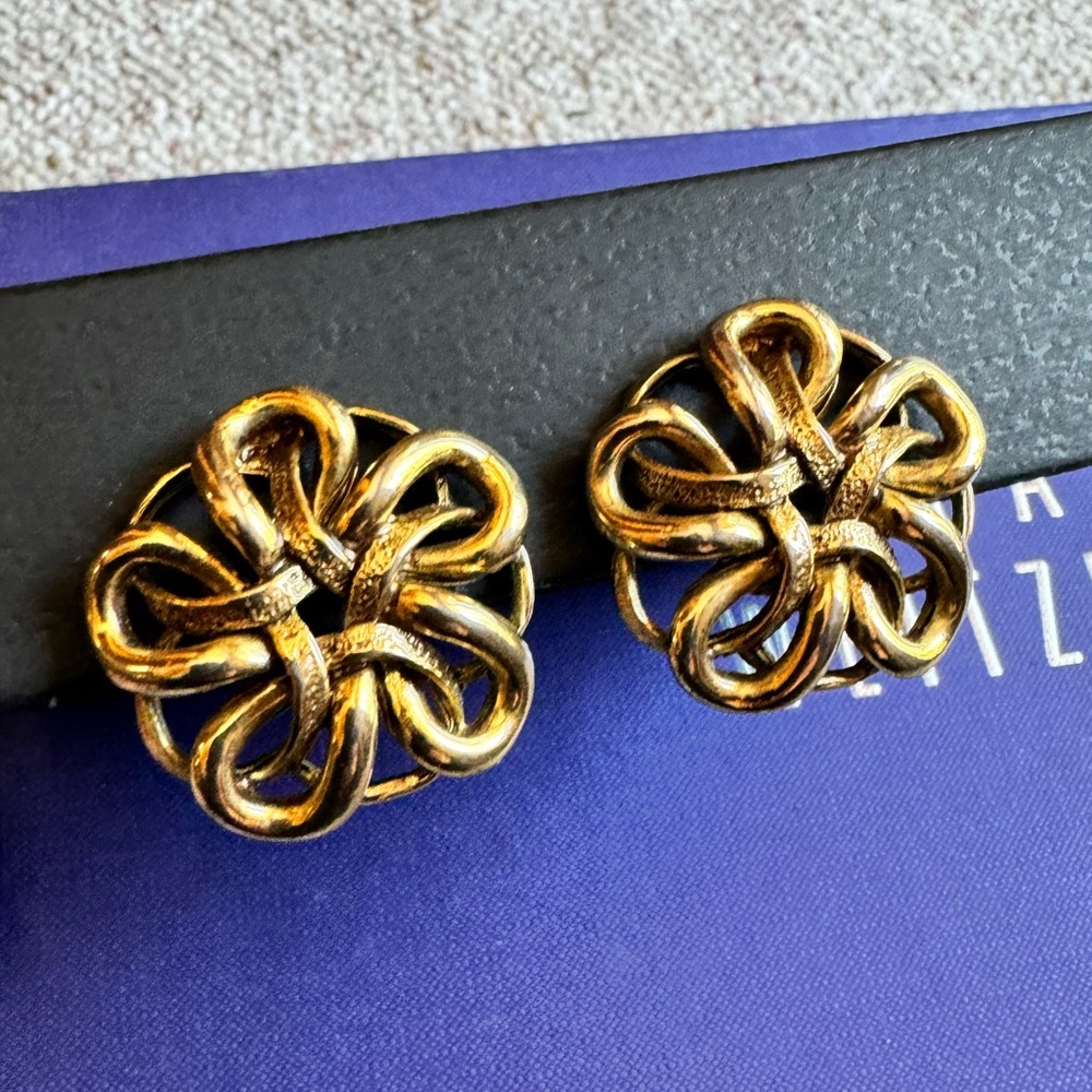 Vintage Oscar de la Renta Gold-tone Lucky Knot Clip Earrings